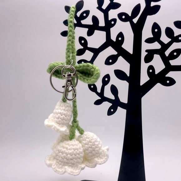 HANDMADE | White Crochet Bouquet | Bag Charm | Keychain (Brand New!) ✨ - Picture 6 of 7